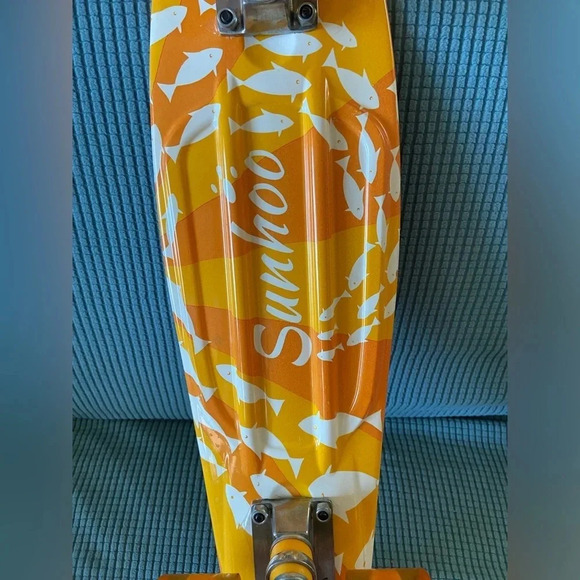 Vintage SUNHOO Orange Fish Mini Skateboard with Light Up Rainbow Wheels - Picture 3 of 13